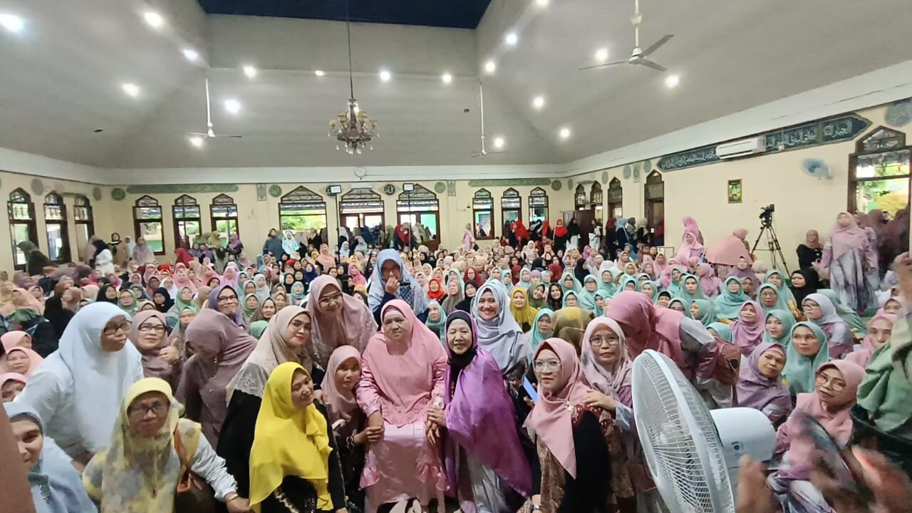 Pengajian Mama Dede di Pesantren Ciganjur, Umat Padati Masjid Al Munawaroh